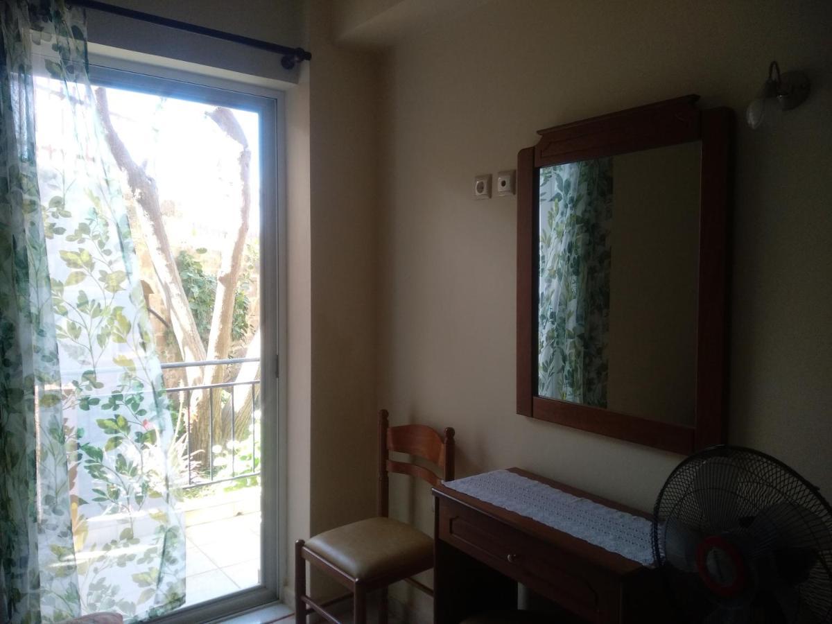 Riza Falasarna Bagian luar foto